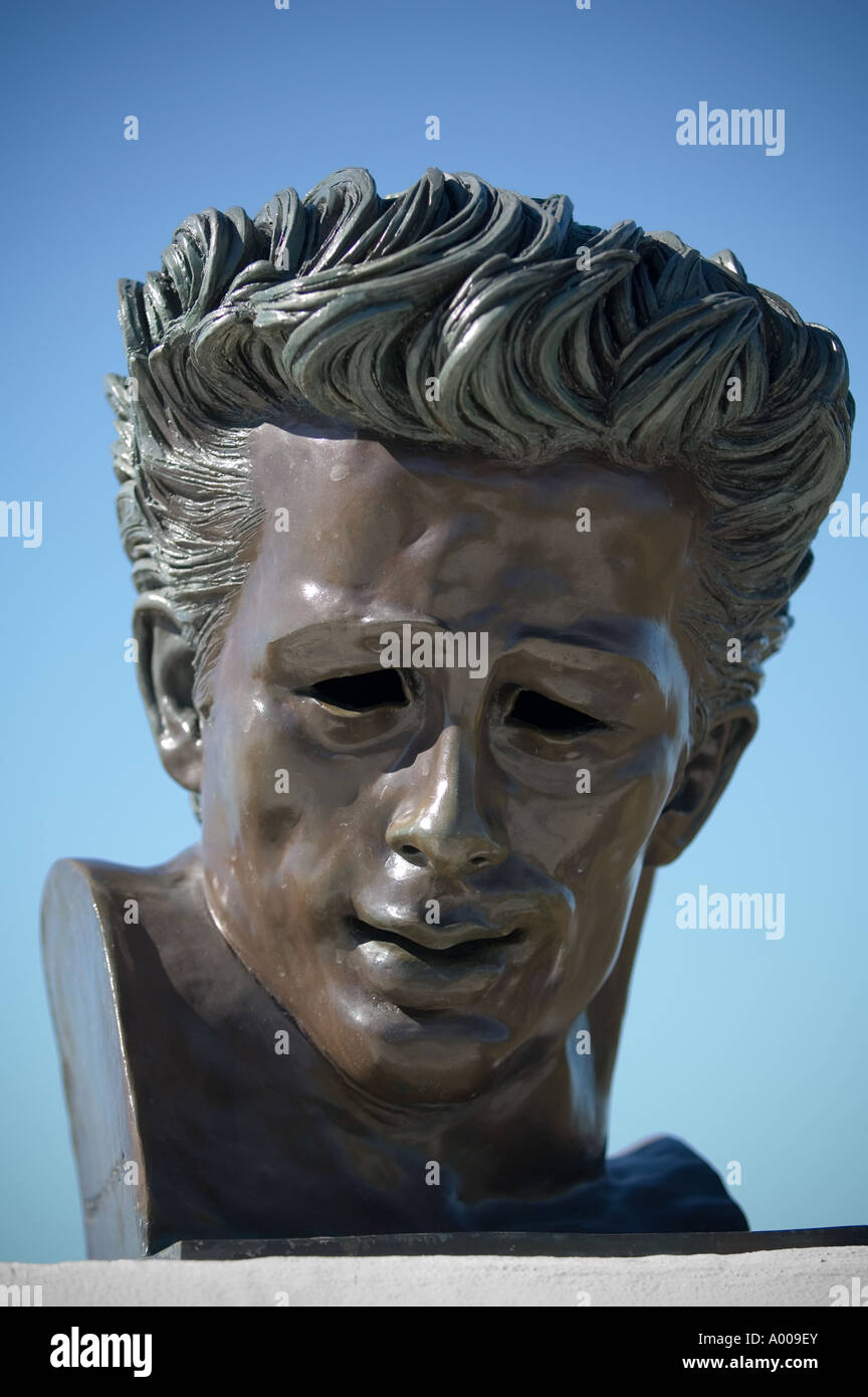 Memorial bust of James Dean at Griffith Park Observatory Stock Photo