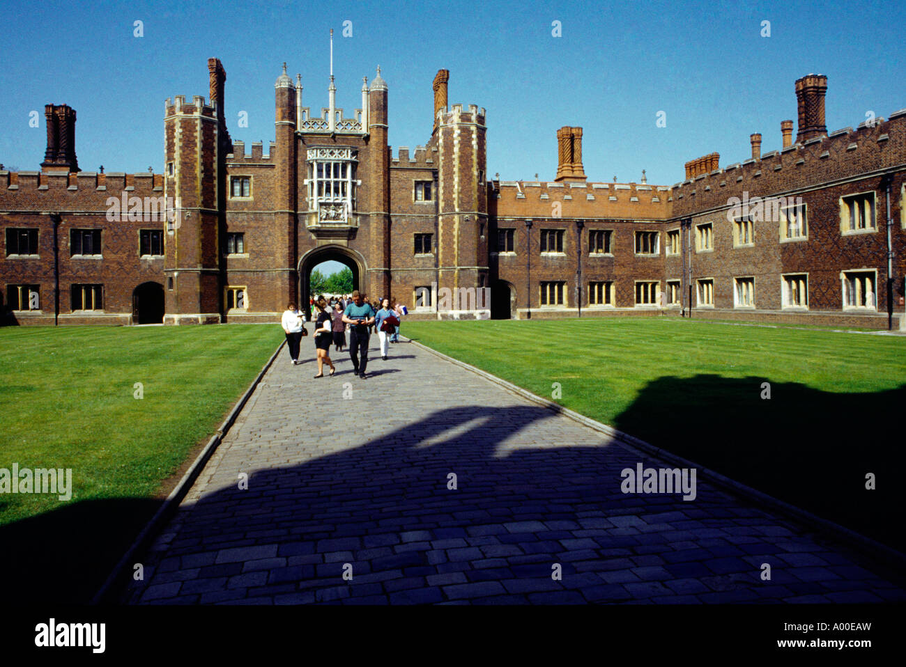 London England Hampton Court Palace Great Gatehouse Stock Photo Alamy