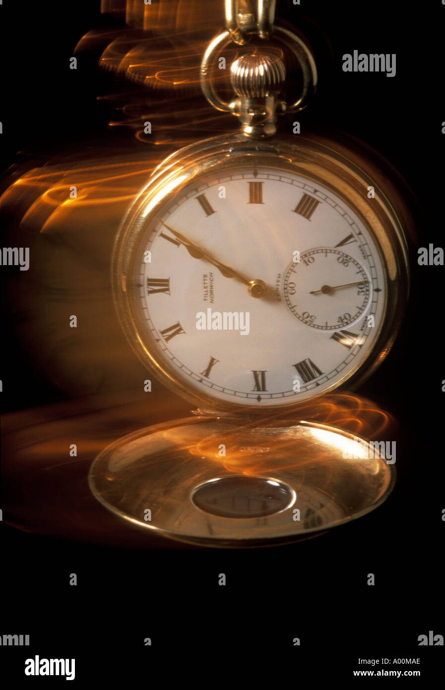 Pocket watch swinging hires stock photography and images Alamy