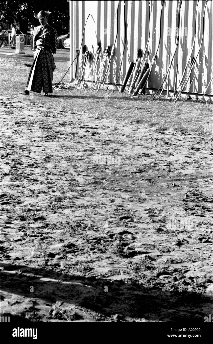 Japanese archery archer Black and White Stock Photos & Images Alamy