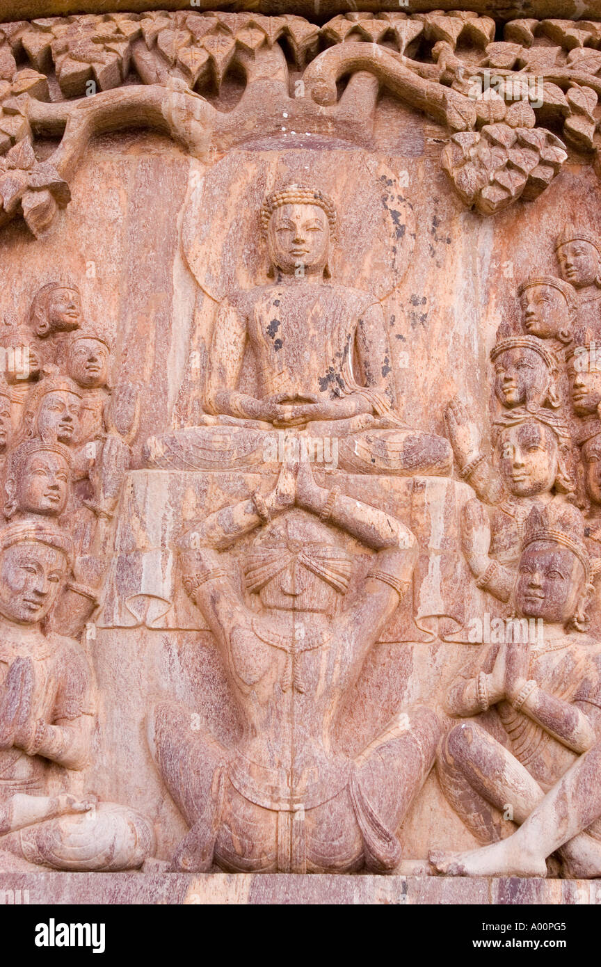 Buddha teaching gods after ascenting to heaven Trayatrimsa of 33 gods