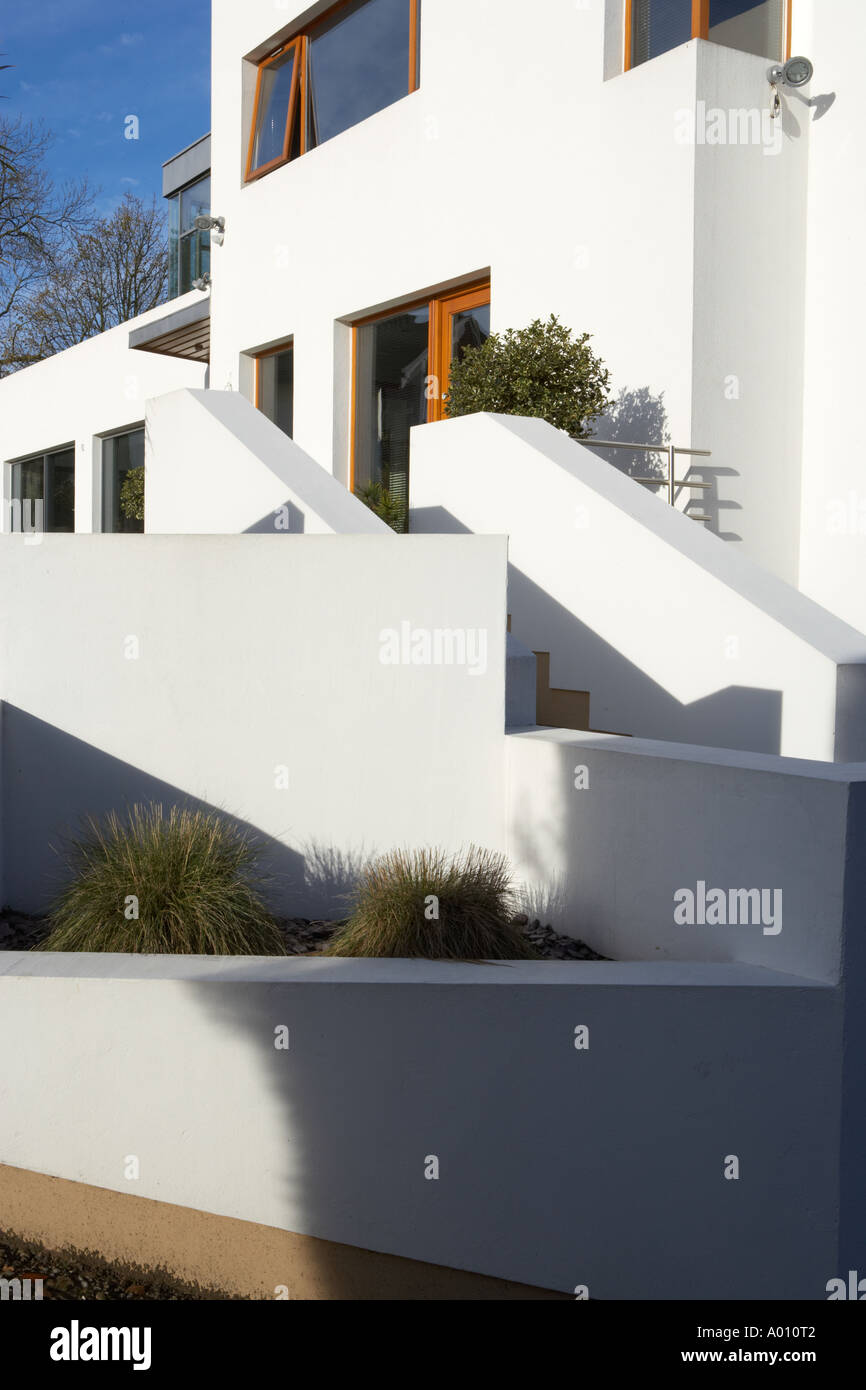 White painted art deco house hi-res stock photography and images - Alamy
