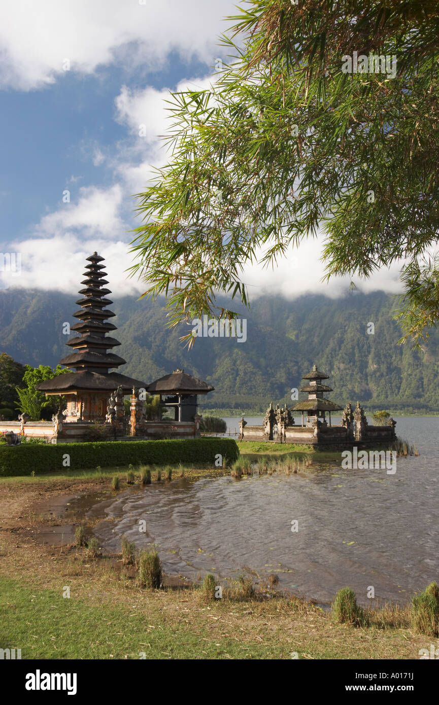 Pura bratan temple hi-res stock photography and images - Alamy