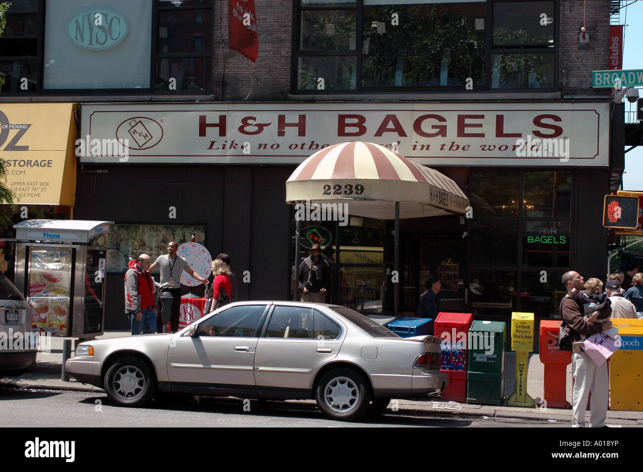 NYC H H selling a fresh bagels on Upper West Side Stock Photo