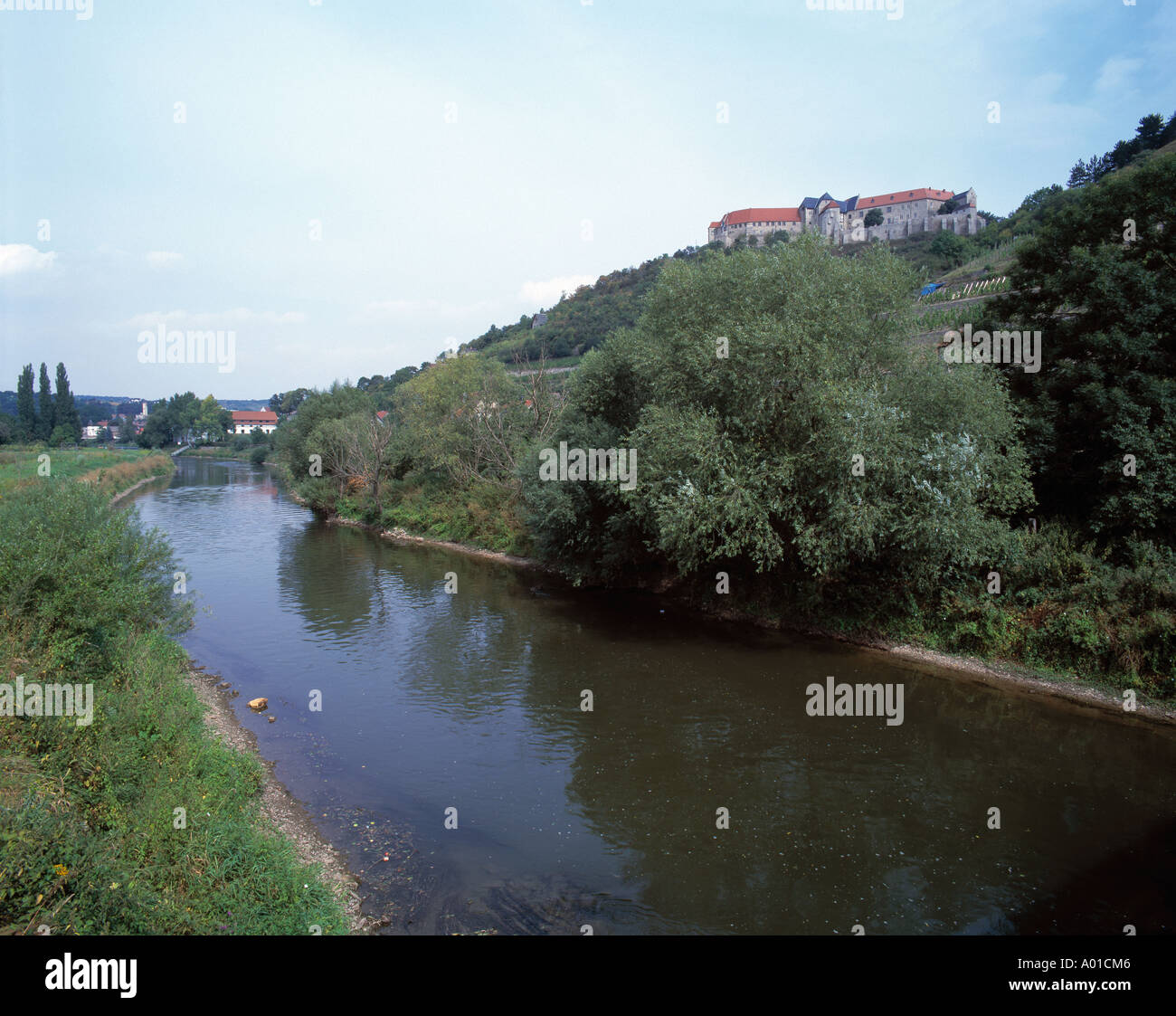 Schloss Neuenburg und Unstrutlandschaft in Freyburg, Sachsen-Anhalt ...