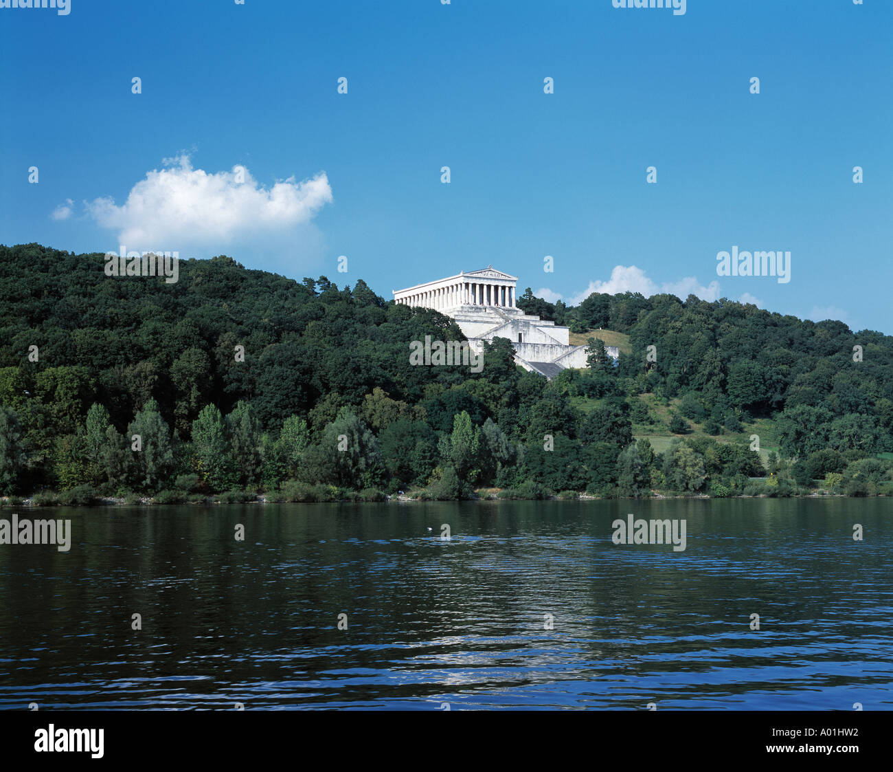 Walhalla-Ruhmestempel ueber der Donau, Donaulandschaft, Flusslandschaft, Donaustauf, Oberpfalz, Bayern Stock Photo