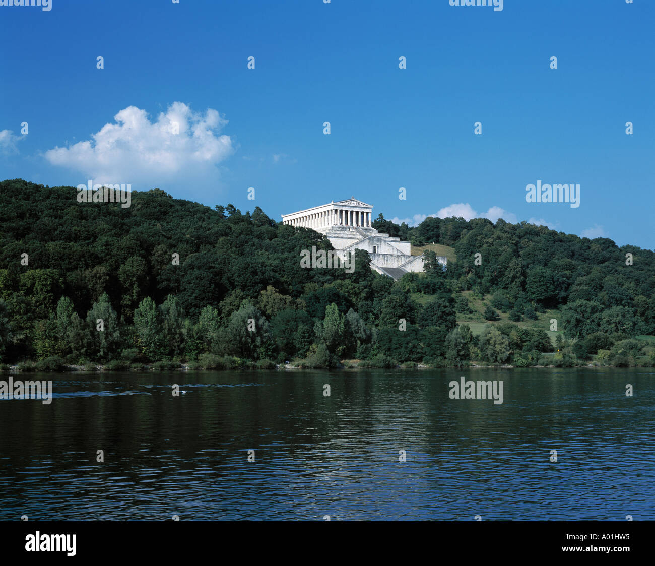 Walhalla-Ruhmestempel ueber der Donau, Donaulandschaft, Flusslandschaft, Donaustauf, Oberpfalz, Bayern Stock Photo