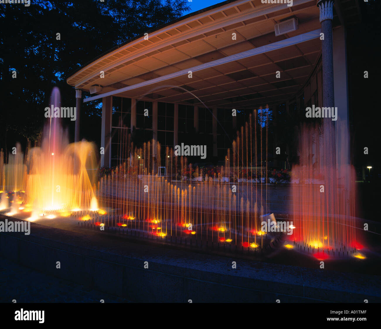 D-Bad Mergentheim, Tauber, Baden-Wuerttemberg, spa gardens, fountain at the music pavilion, at night, illuminated Stock Photo