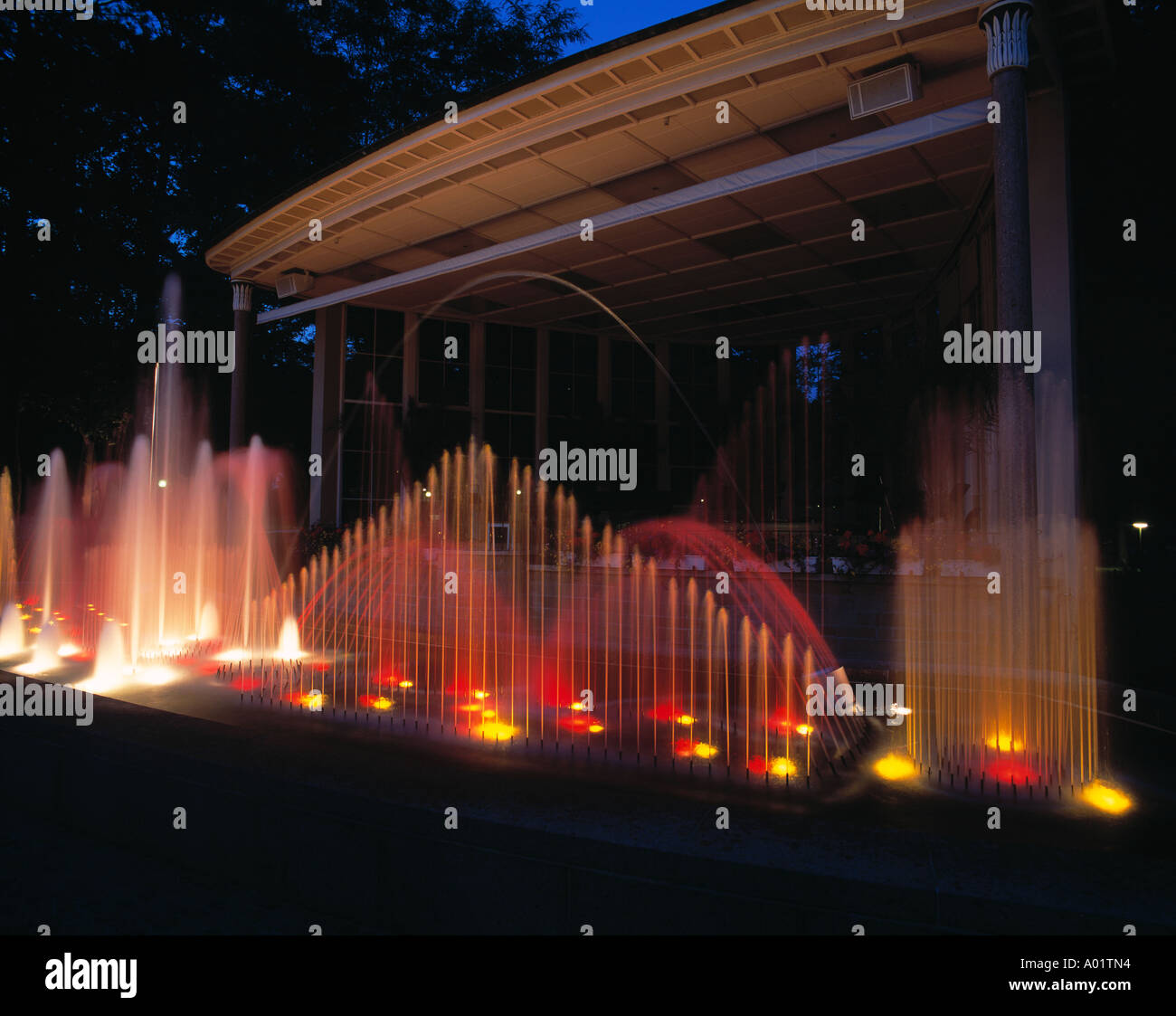 D-Bad Mergentheim, Tauber, Baden-Wuerttemberg, spa gardens, fountain at the music pavilion, at night, illuminated Stock Photo