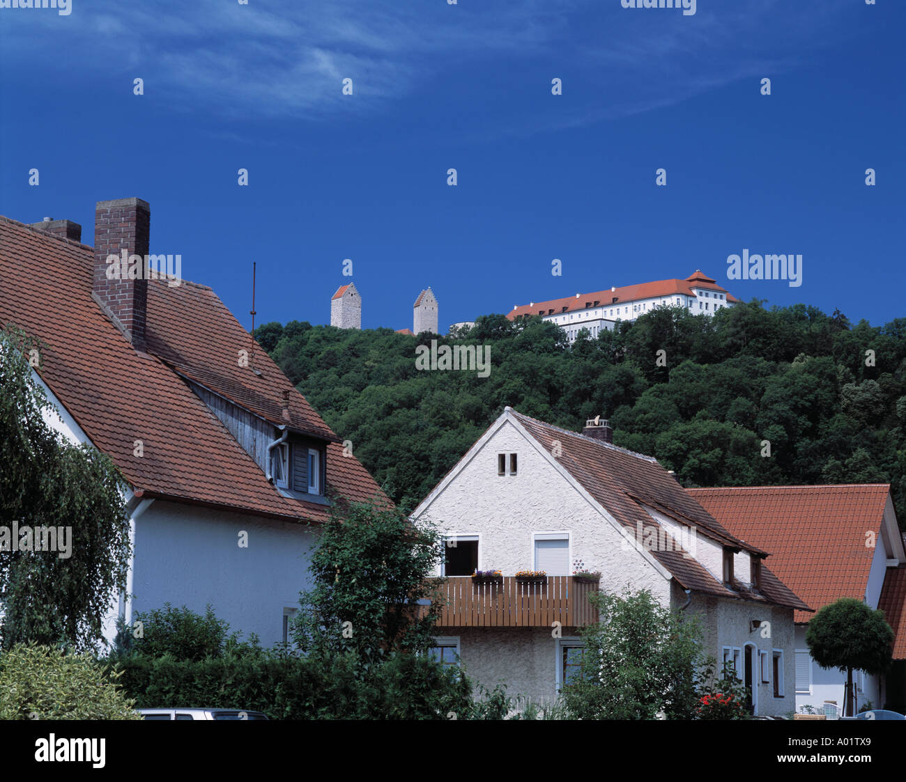 Schloss Hirschberg, Wohnsiedlung, Wohnhaeuser, Einfamilienhaeuser, Beilngries, Naturpark Altmuehltal, Main-Donau-Kanal, Oberbaye Stock Photo
