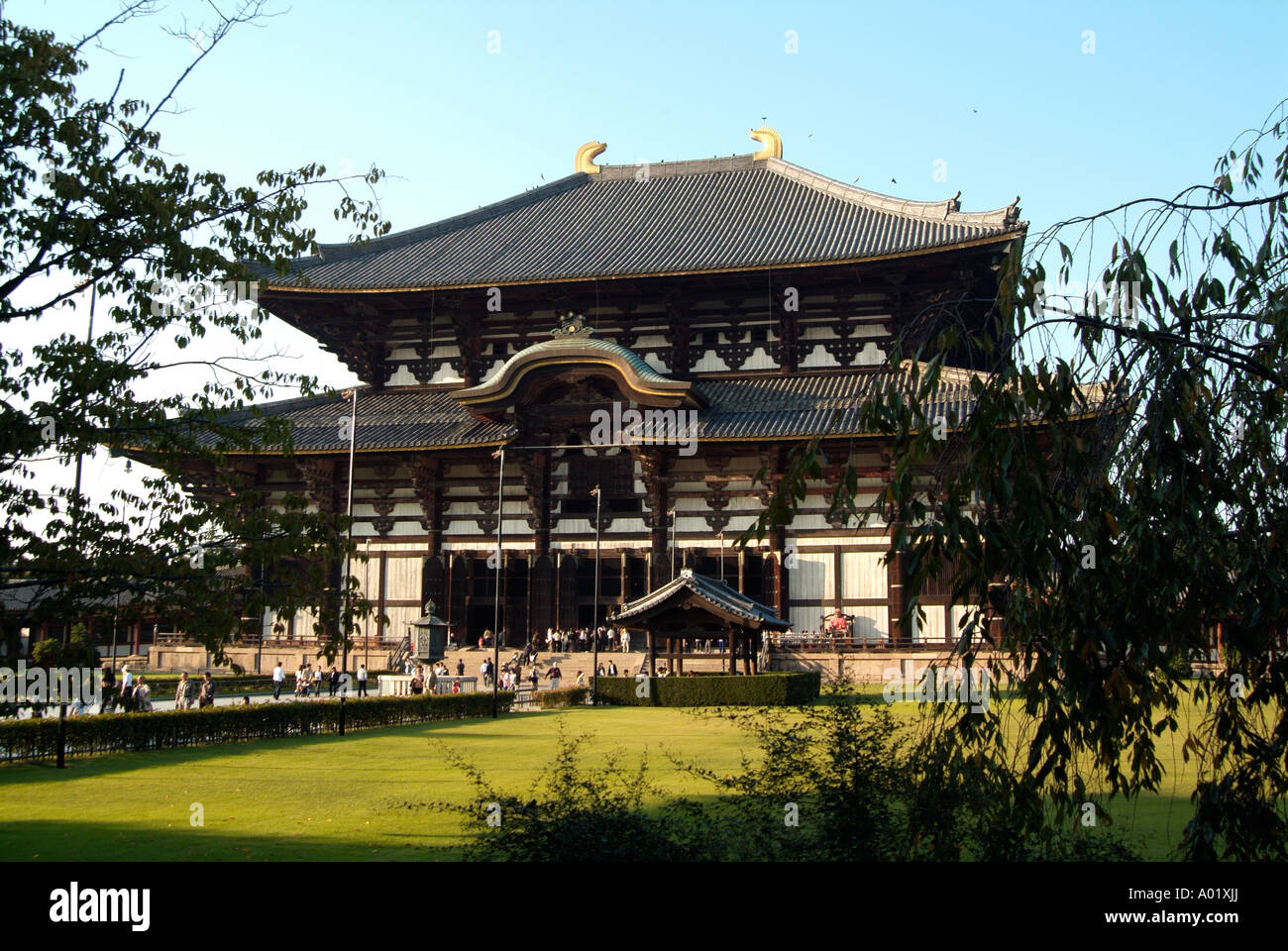 Daibutsu den (Great Buddha Hall). Tôdai-ji Temple. Nara City. Nara Prefecture. Japan Stock Photo