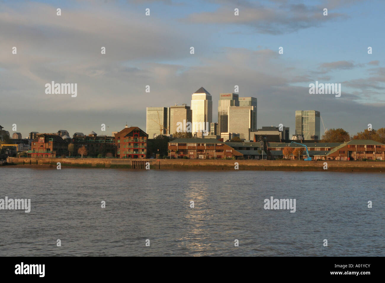 London river canary wharf sunset hi-res stock photography and images ...