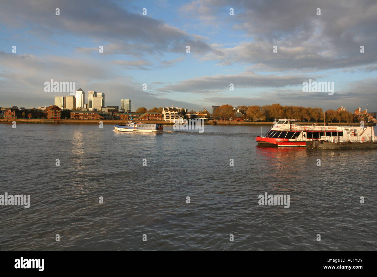 Canary wharf water sunset hi-res stock photography and images - Alamy