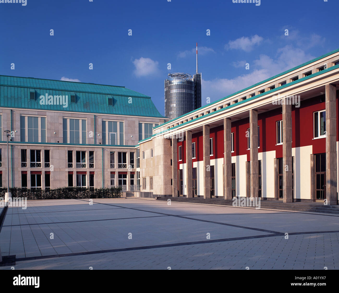Philharmonie Saalbau und Hauptverwaltung von RWE, RWE-Turm, Essen, Ruhrgebiet, Nordrhein-Westfalen Stock Photo
