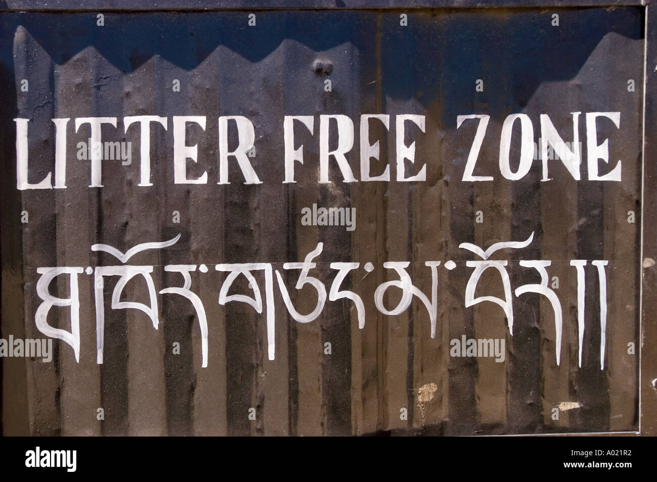 Litter free zone both English and Tibetan script Ladakh India Stock Photo