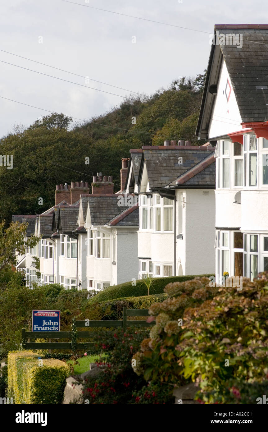 Semi detached houses 1930s hires stock photography and images Alamy