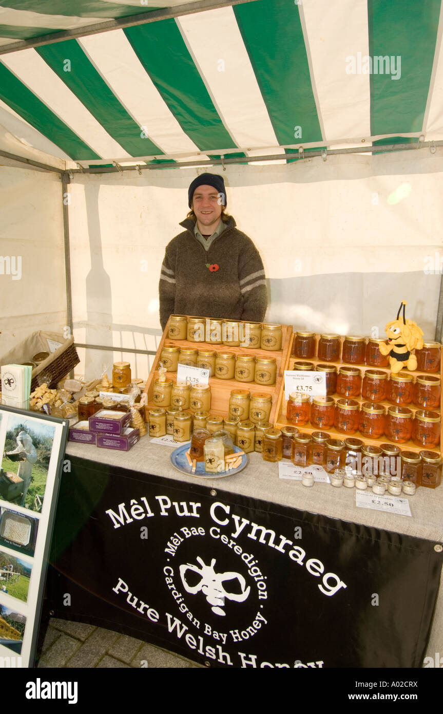 local Welsh Honey (Mel Pur Cymreig) on sale at Fortnightly street farmers market North Parade Aberystwyth Ceredigion Wales UK Stock Photo