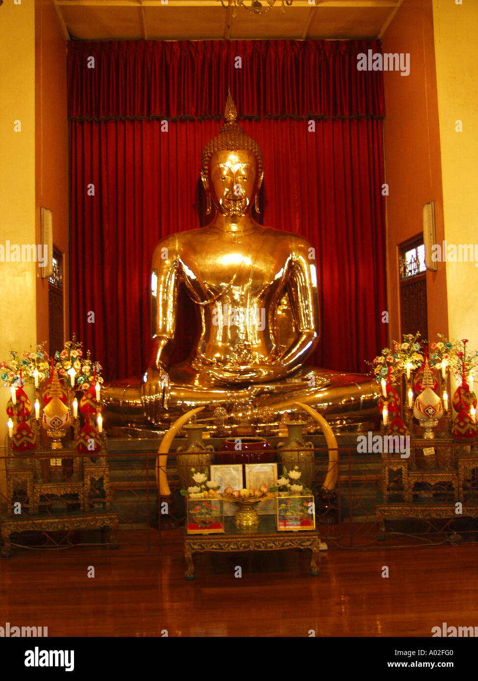 Thailand Bangkok Wat Traimit Temple of the Golden Buddha Largest Golden ...