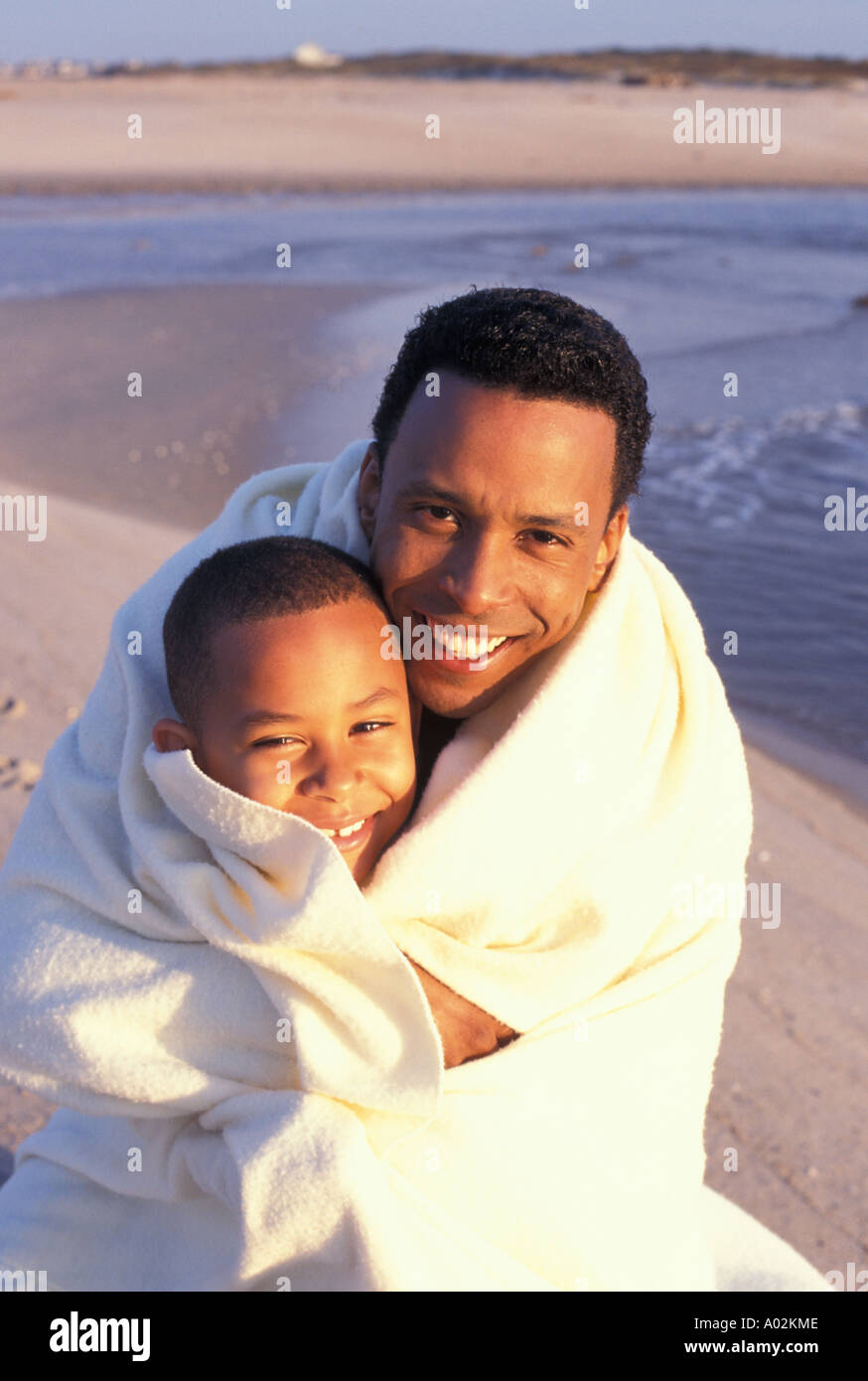Father dad son black hug hi-res stock photography and images - Alamy