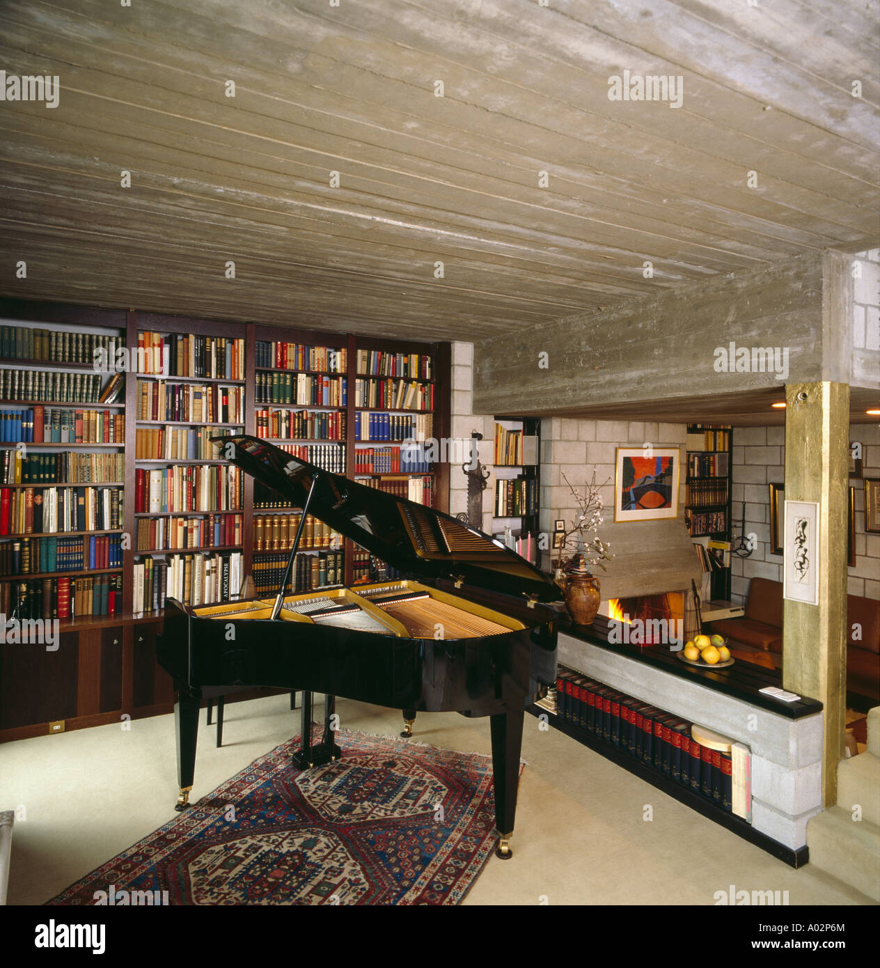 Bookshelves piano hi-res stock photography and images - Alamy
