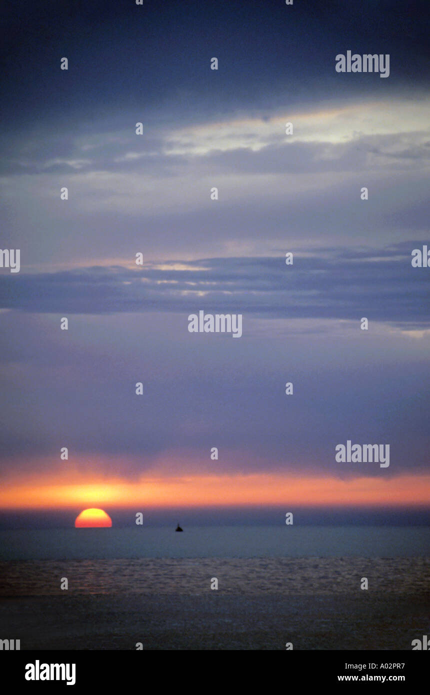 Cloudy sunset in sky hi-res stock photography and images - Alamy