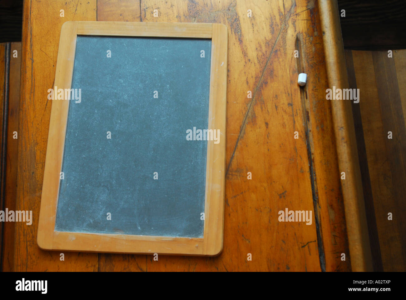 Old school desk england hi-res stock photography and images - Alamy