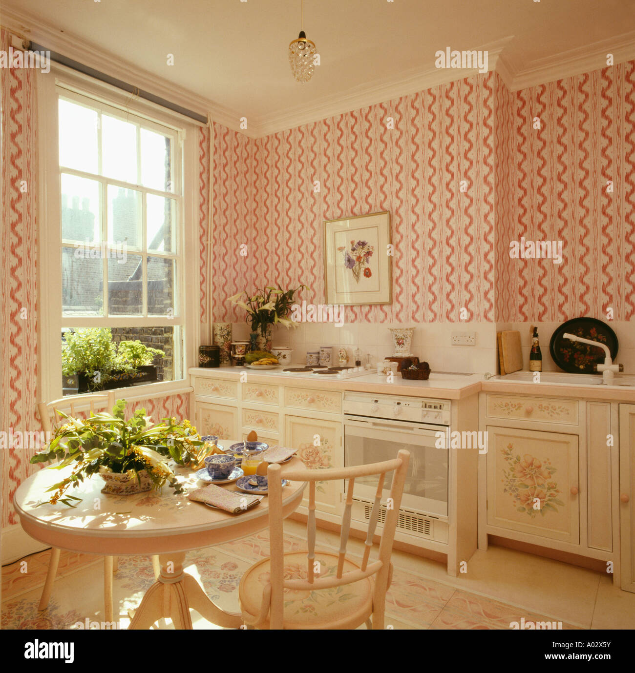 Interiors traditional archival kitchens hi-res stock photography and images  - Alamy
