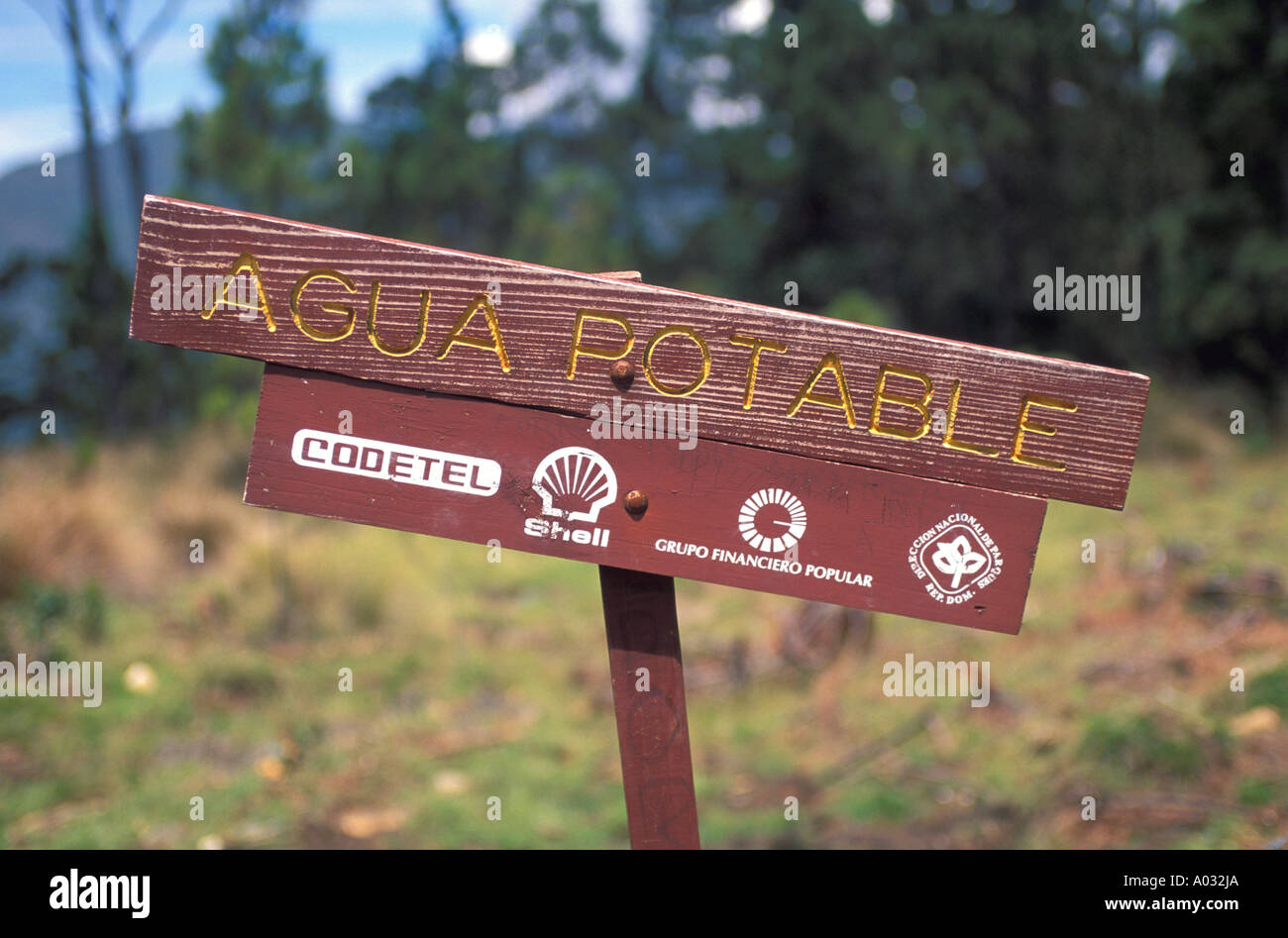 pico duarte hike Dominican Republic Bermudez National park aqua potable drinking water marker sign trail Stock Photo