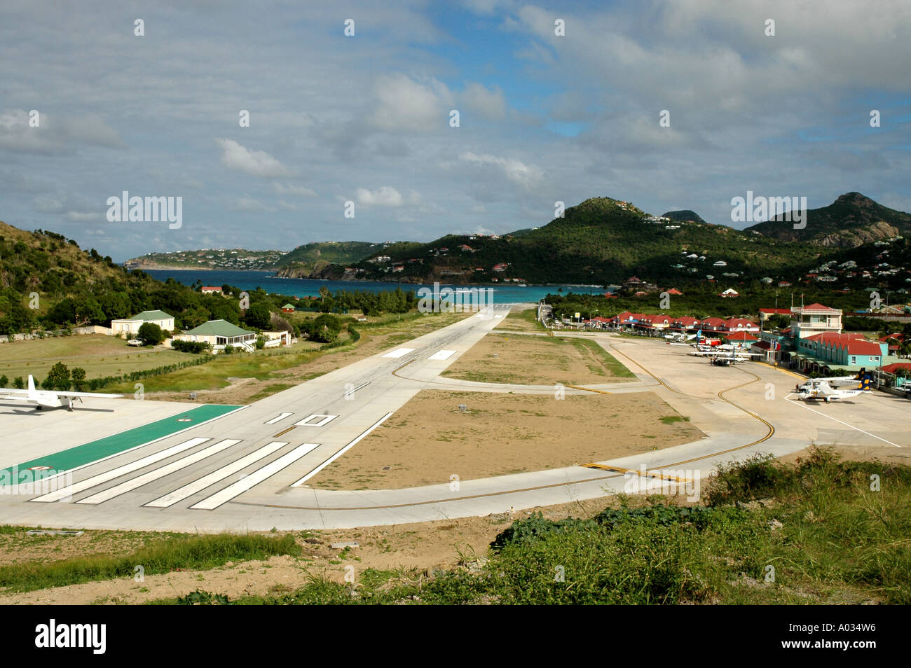 St. barts airport hi-res stock photography and images - Alamy
