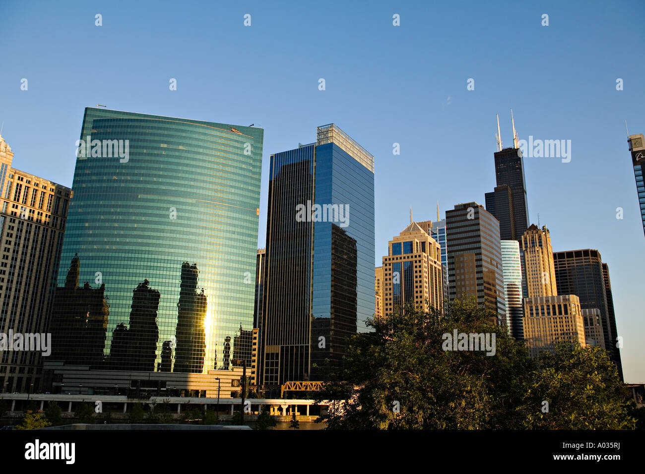 333 West Wacker Drive Building High Resolution Stock Photography and ...