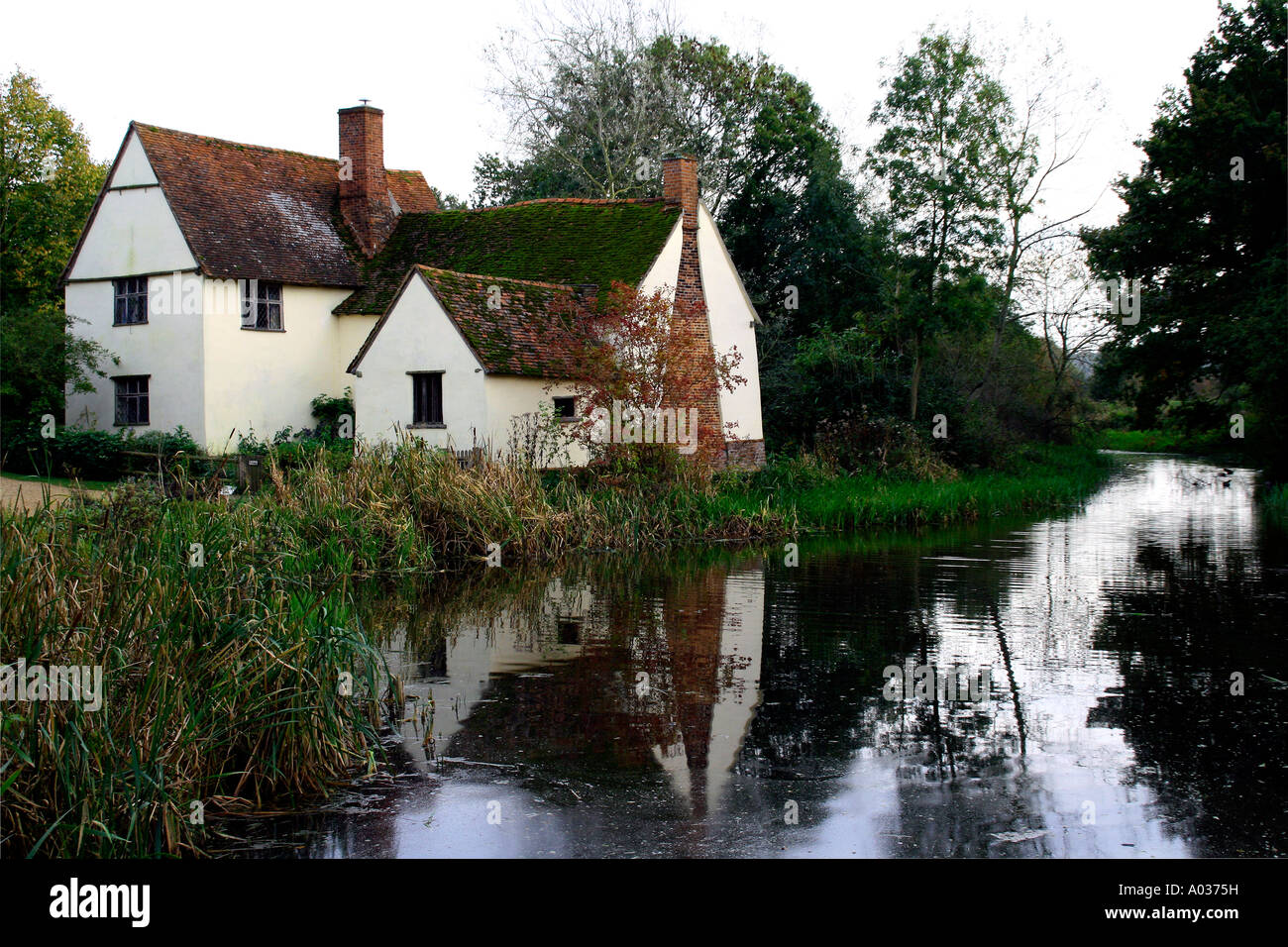 willy-lotts-cottage-at-flatford-dedham-vale-suffolk-uk-stock-photo-alamy