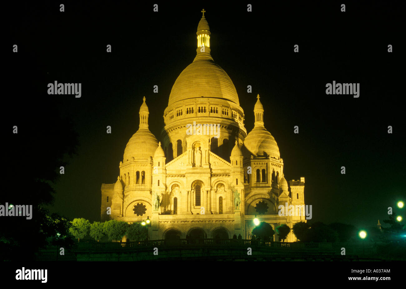 Sacre Coeur in Paris at night Stock Photo - Alamy