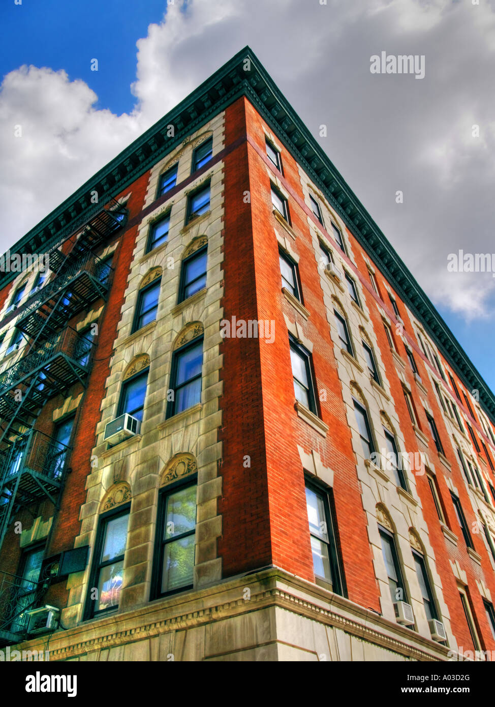 Vintage new york apartment building hires stock photography and images