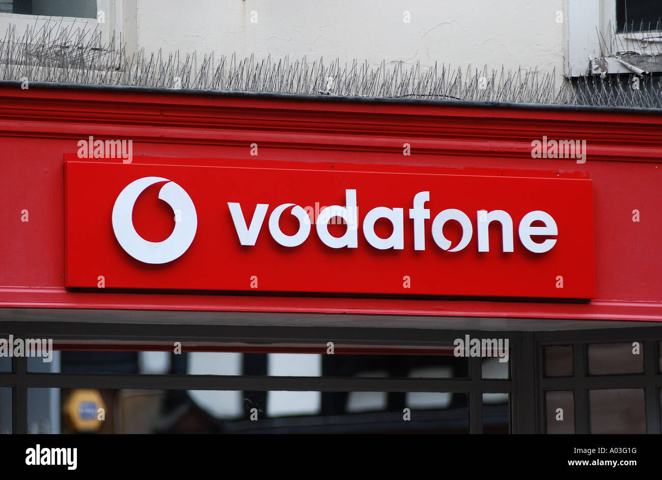 Shop mobile phone store vodaphone hires stock photography and images