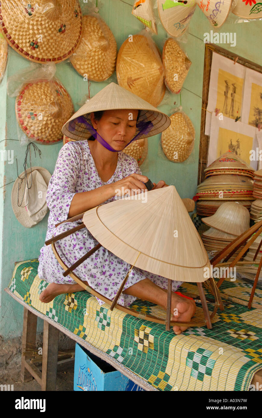 Page 13 - Traditional hat making High 