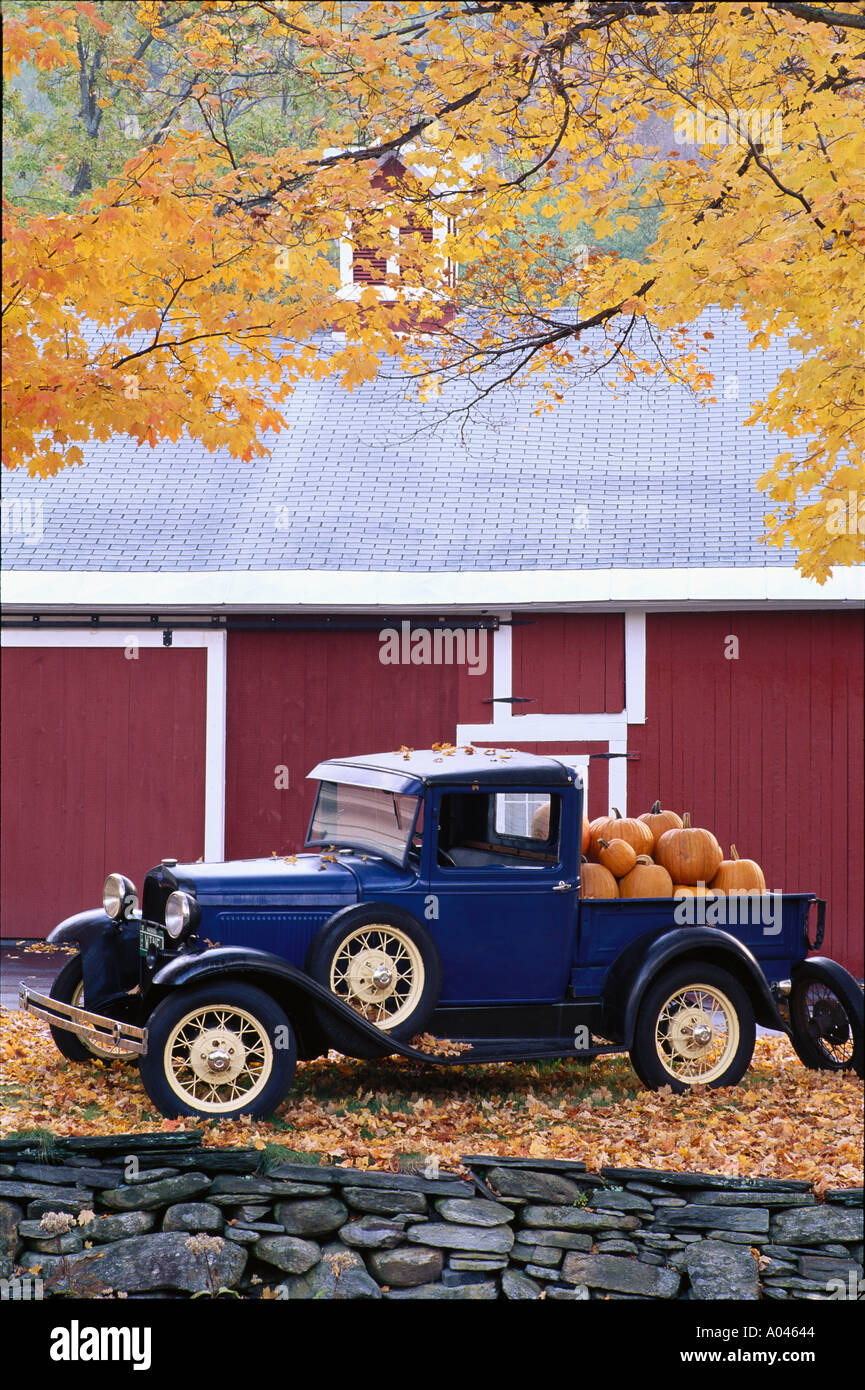 USA Vermont Antique truck loaded with pumpkins Autumn Stock Photo