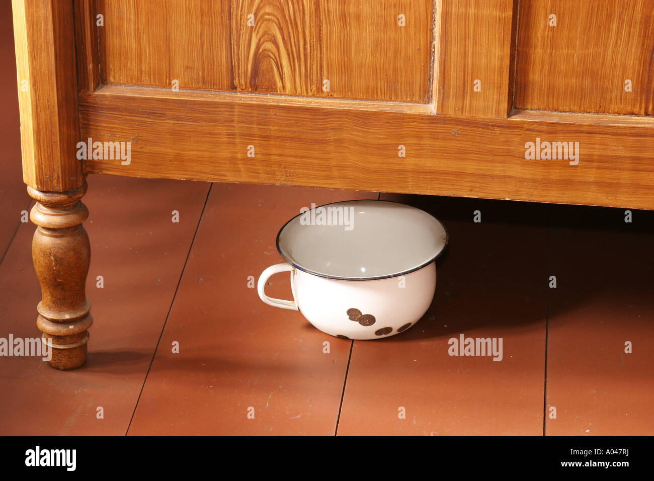 Chamber pot hires stock photography and images Alamy