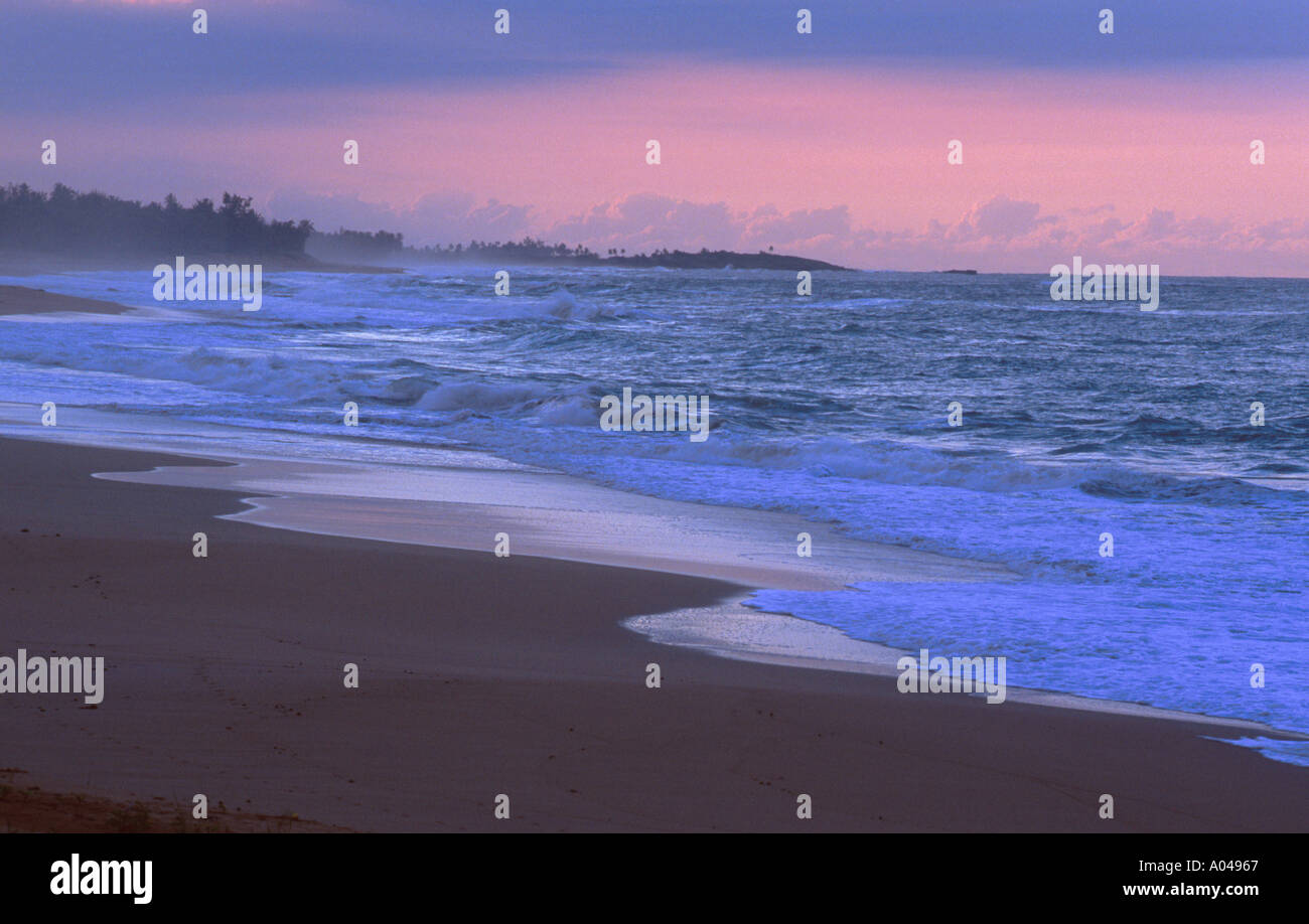 Blue sunset over ocean waves hi-res stock photography and images - Alamy