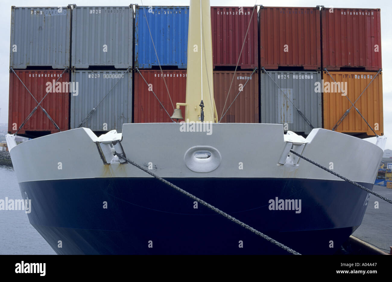 Goods in shipping containers hi-res stock photography and images - Alamy