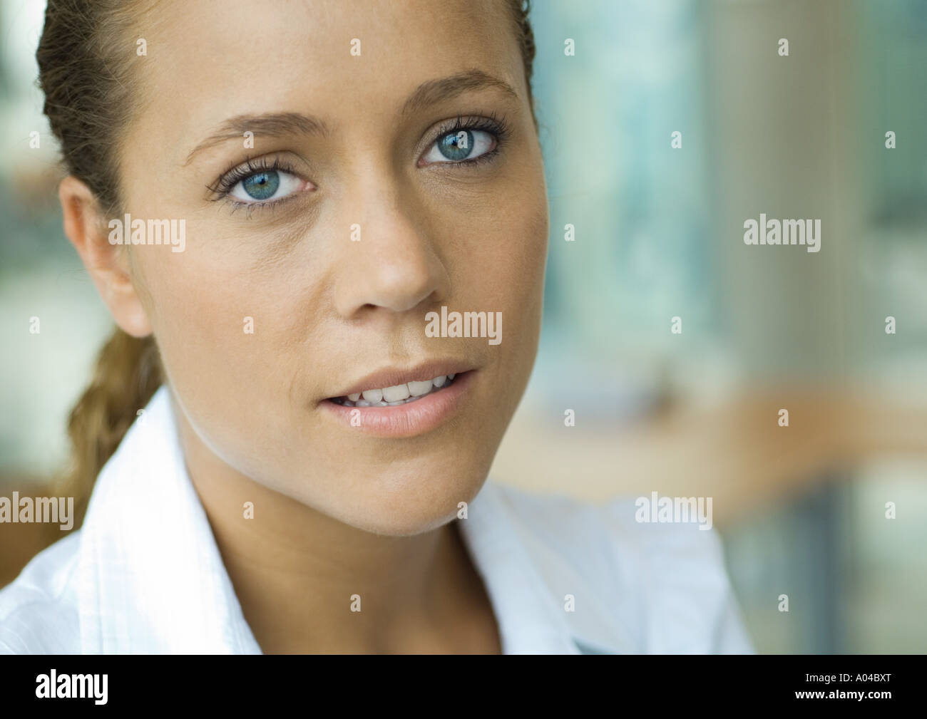 Serious portrait woman hi-res stock photography and images - Alamy