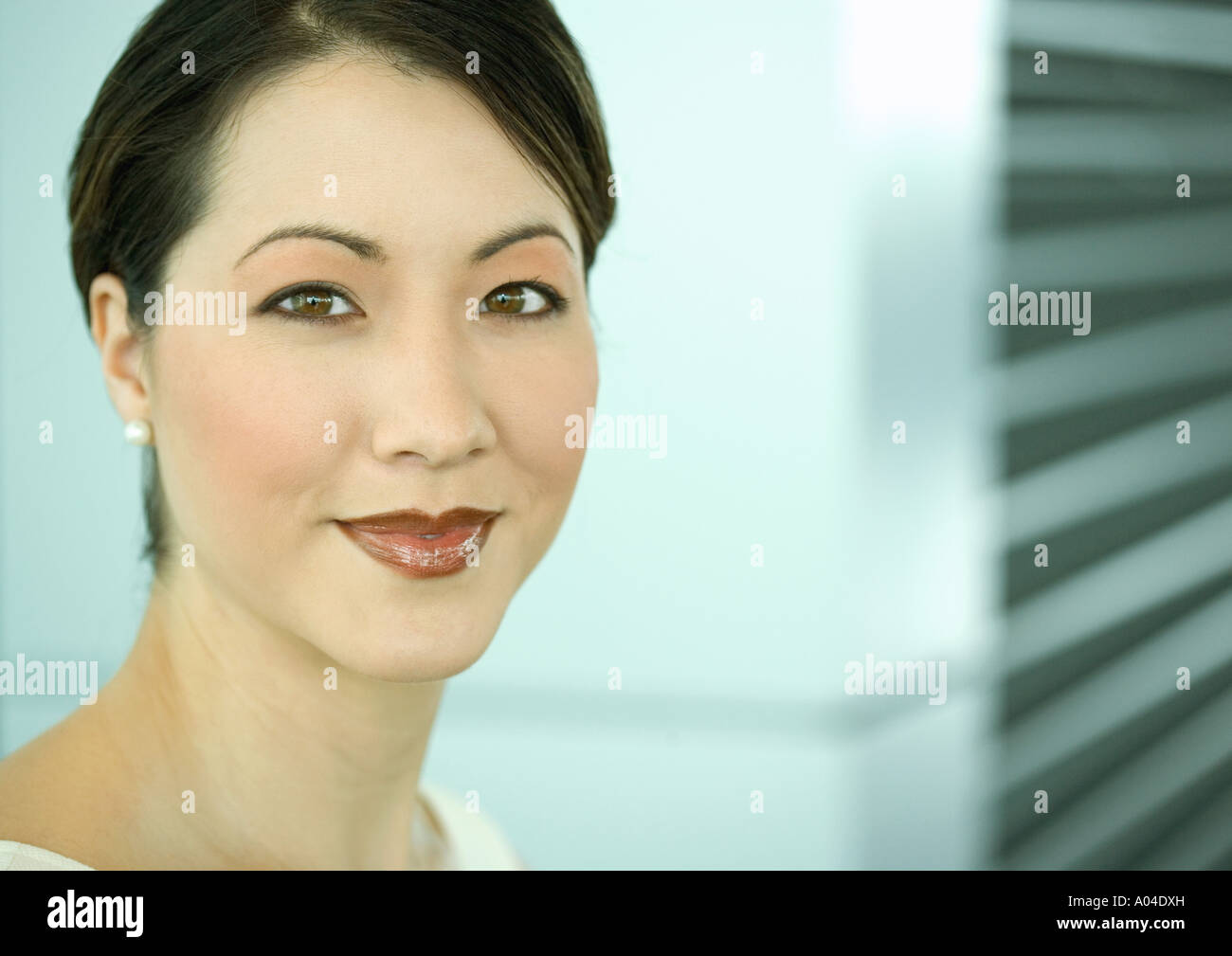 Portrait smiling gorgeous woman hi-res stock photography and images - Alamy