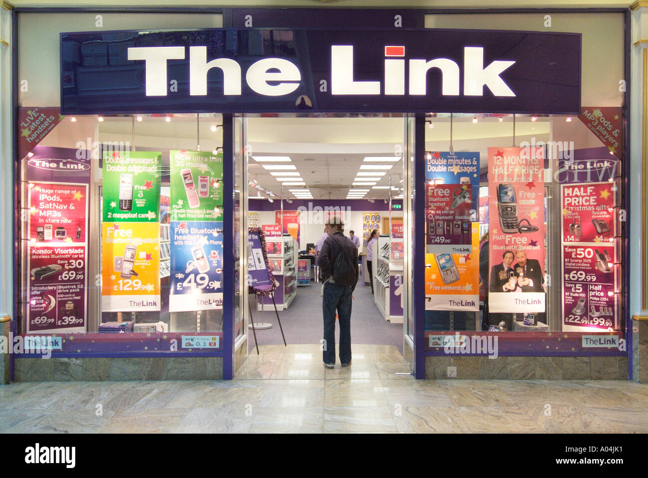 Mobile phone shop uk inside hires stock photography and images Alamy