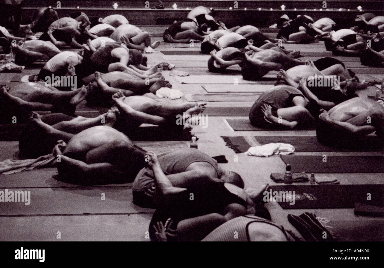 Guruji World Tour 2001 London UK Ashtanga Yoga Soopta Kurmasana Stock Photo