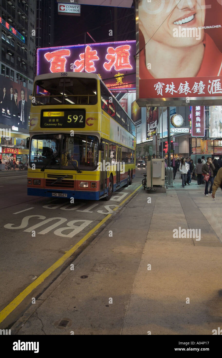 dh Yee Wo Street CAUSEWAY BAY HONG KONG Night shoppers bus oriental calligraphy advertising signs neon sign shopper Stock Photo