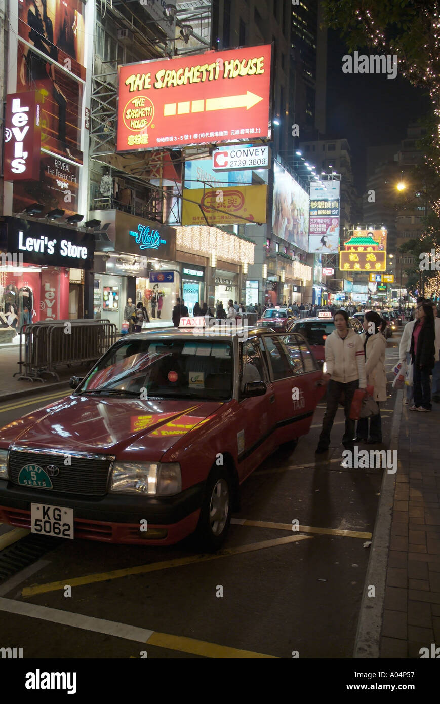 dh Time Square CAUSEWAY BAY HONG KONG Young chinese girls getting into taxi and taxi rank taxis Stock Photo