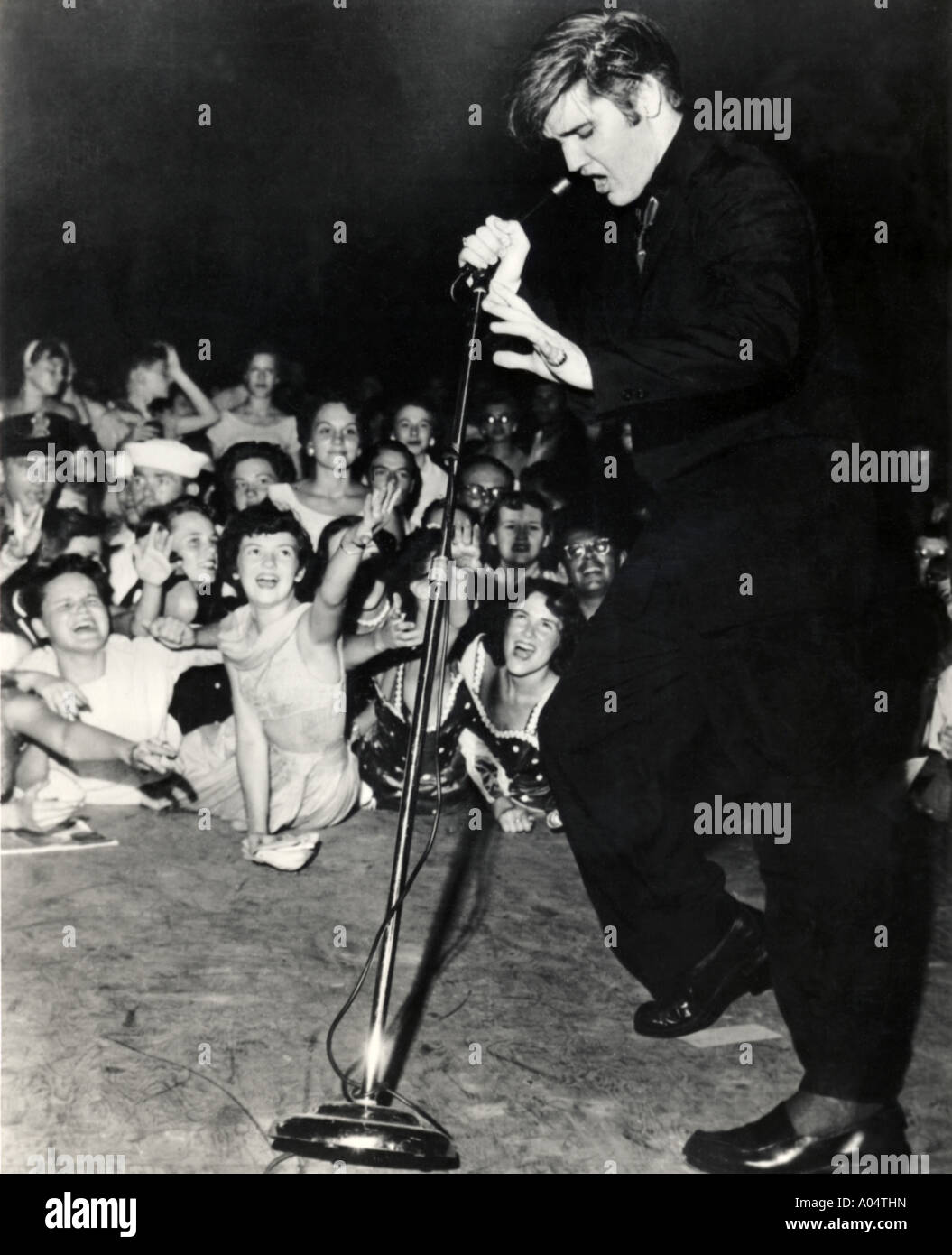 Elvis presley in 1956 hi-res stock photography and images - Alamy
