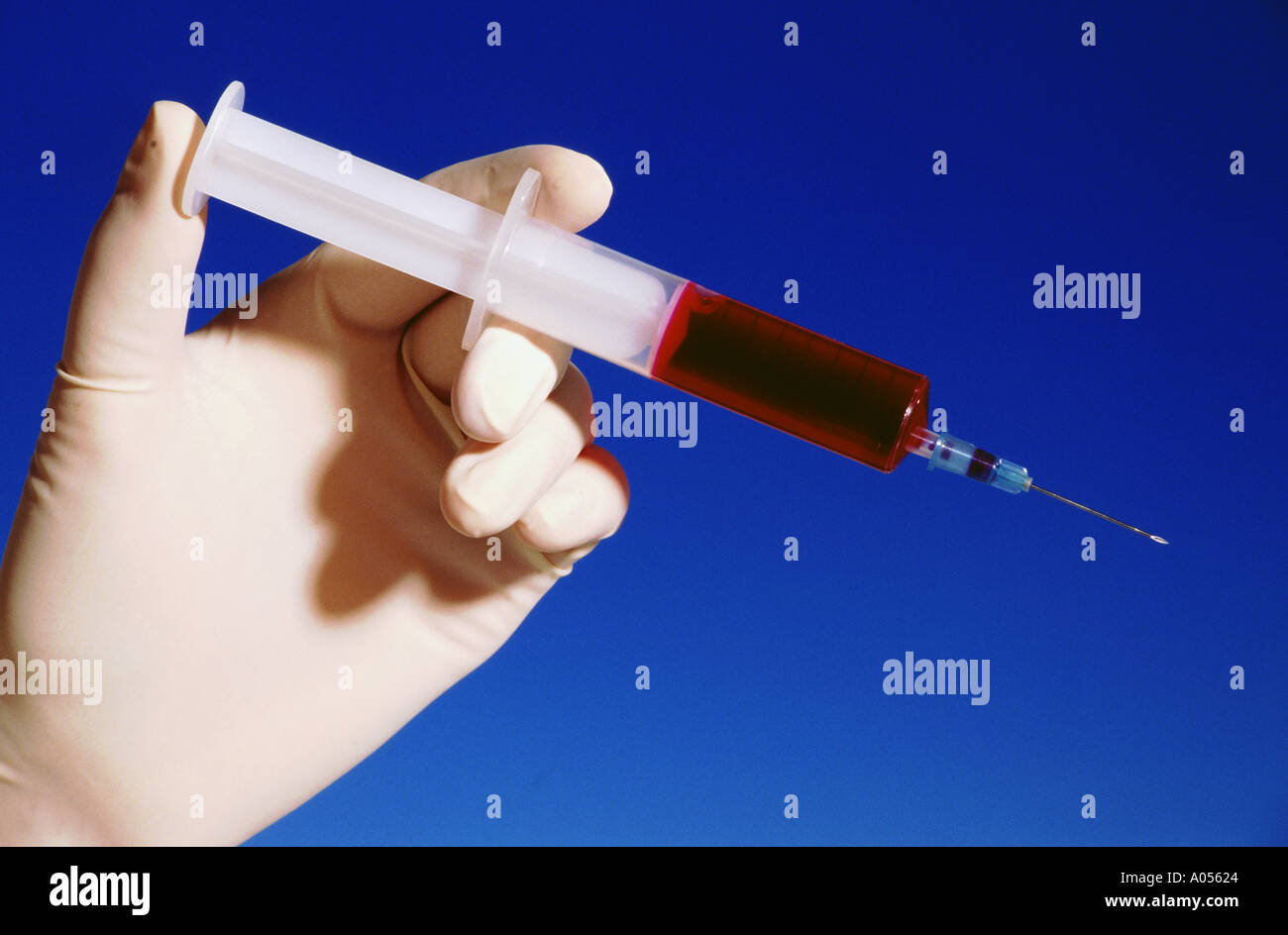 Hand with an injection Stock Photo - Alamy