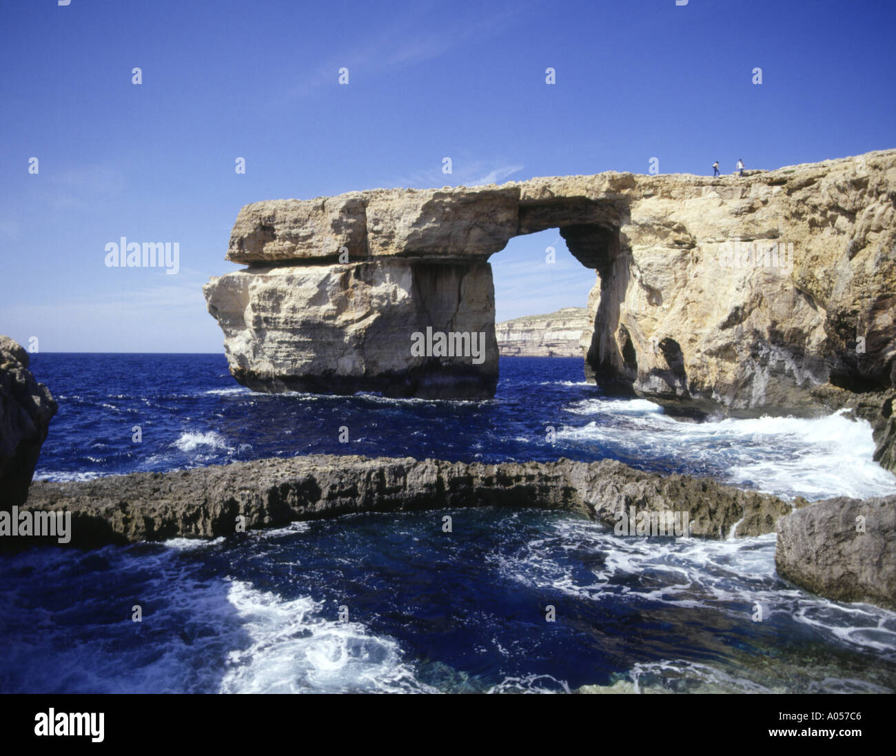 dh Azure Window DWEJRA POINT GOZO Natural rock arch seacliffs blue malta Stock Photo