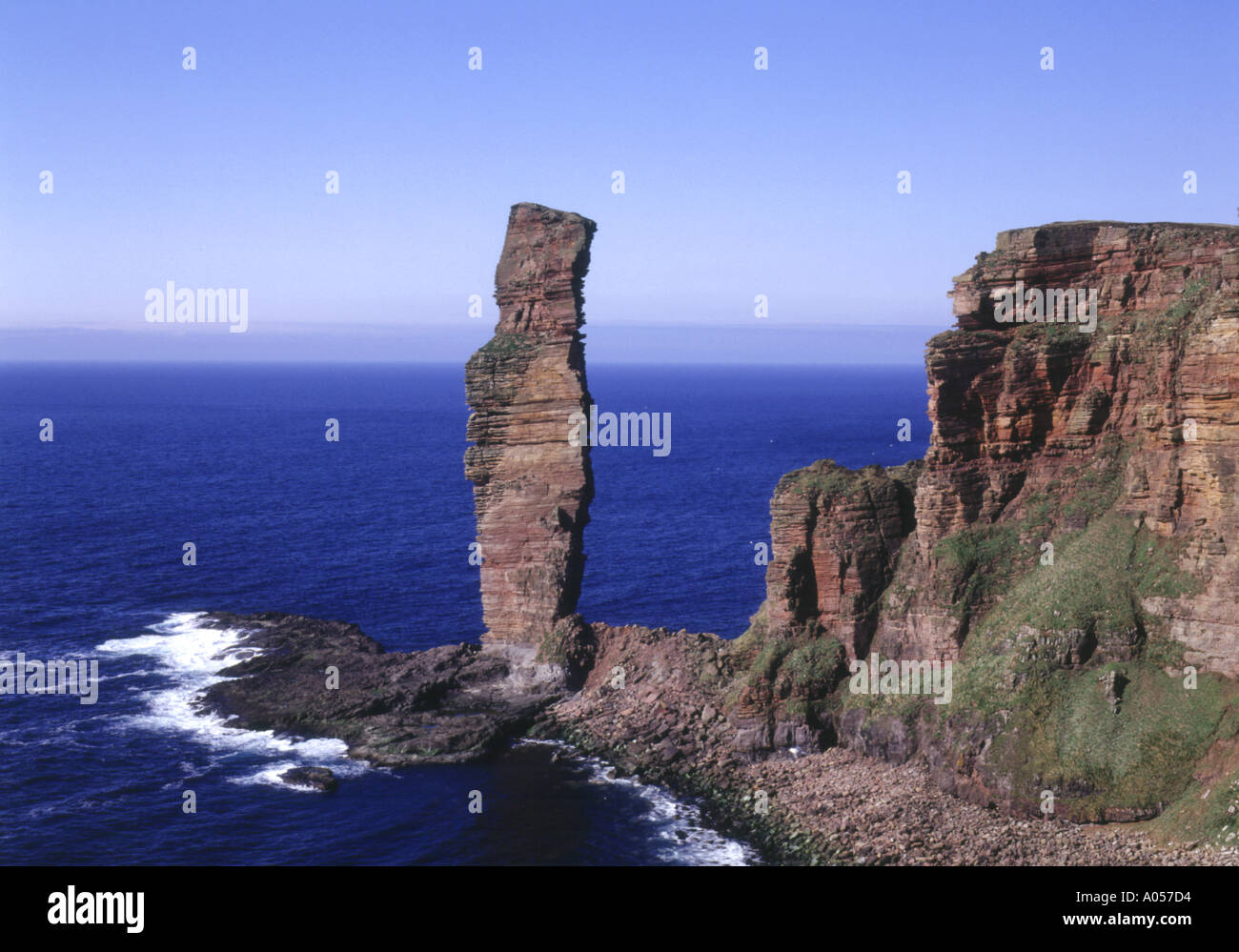 dh Old Man of Hoy HOY ORKNEY Red sandstone sea stack coast scotland landmark stone cliffs Stock Photo