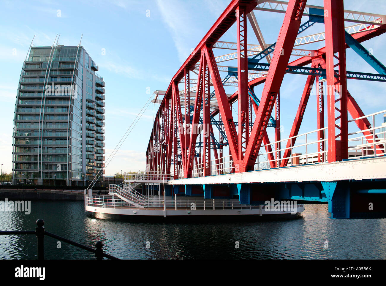 Detroit Bridge and apartments, Salford Quays, Manchester, UK Stock Photo